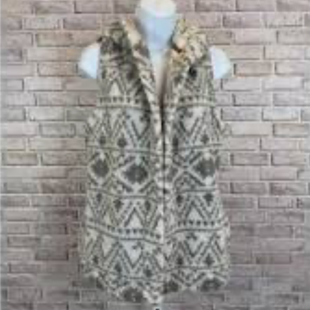 UGG Koolaburra Hooded Vest in Gray and Cream Pattern - Picture 5 of 5